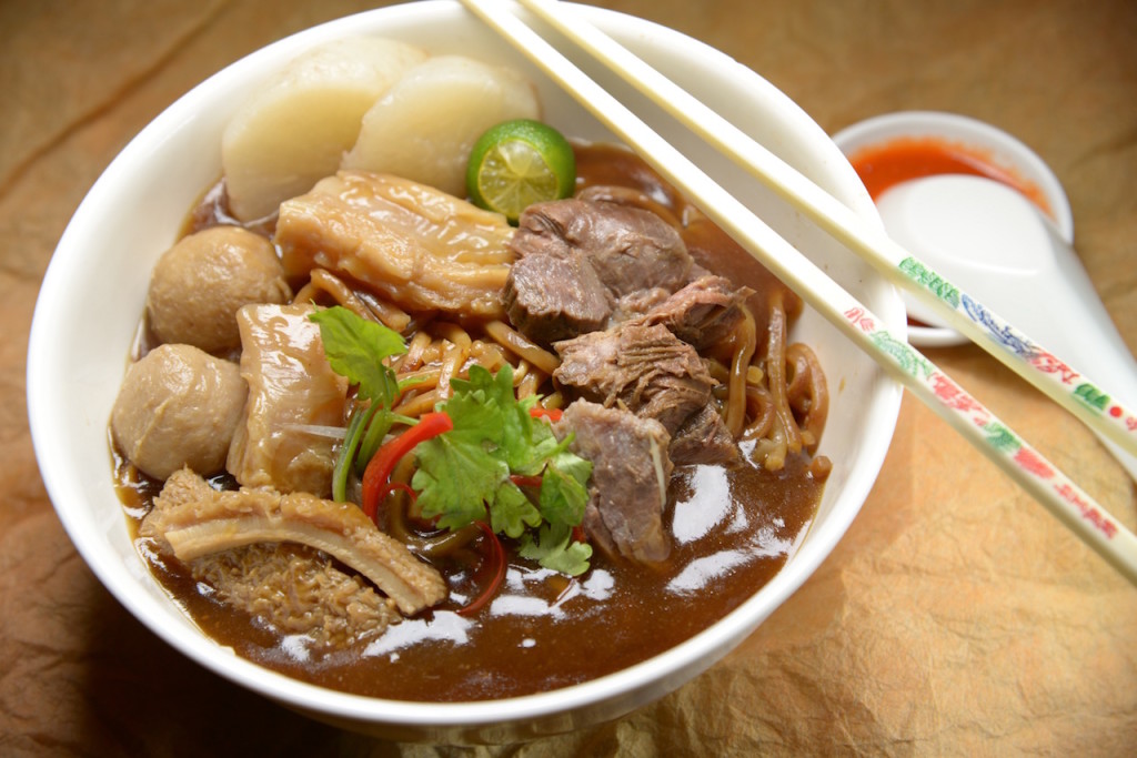 stall 7- It looks like a new version of Pares with noodles but this Beef noodle with thick beef gravy sauce will entice you at the Gooba Hia stall.
