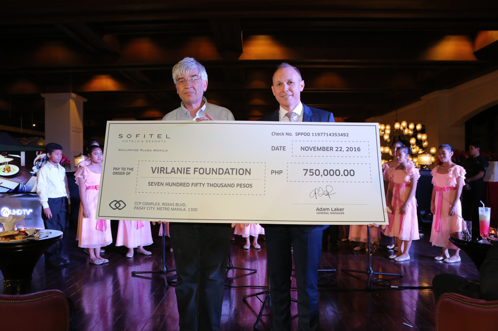 virlanie-cheque-handover