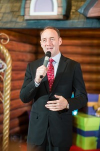 4.City of Dreams Manila Property President Geoff Andres.Welcome Remarks during the Christmas Tree Lighting