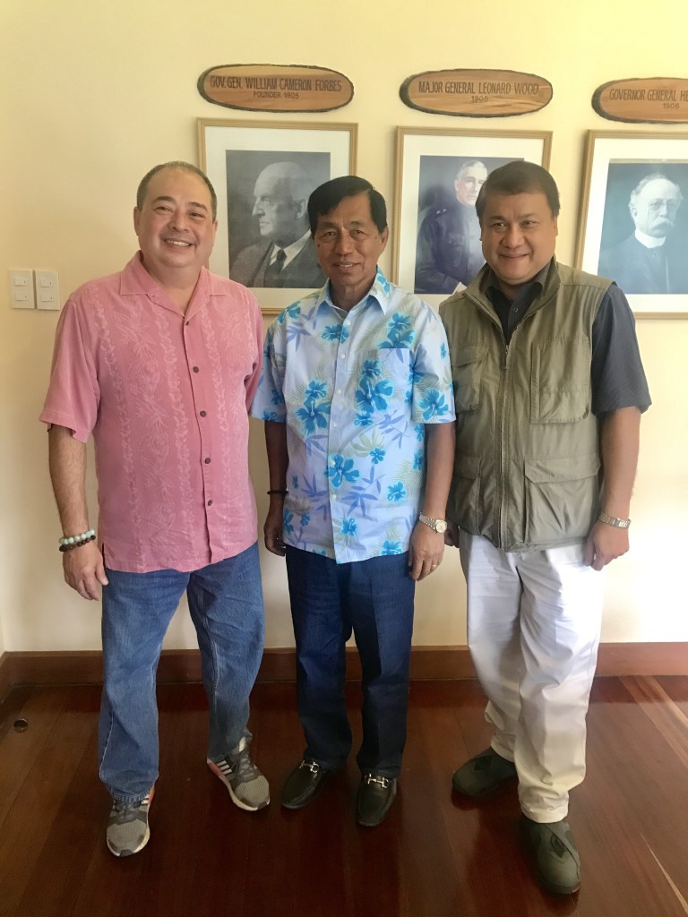 Baguio City Mayor Mauricio Domogan, center, with Freddie Alquiros, co-chair of Baguio Flower Foundation, and Anthony de Leon, GM of Baguio Country Club