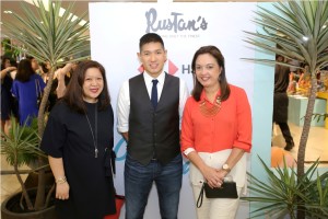 Senior VP and Head of Marketing from HSBC Anya Katigbak-Cajucom, Rustan’s VP for Store Planning and Expansion Michael Huang and VP for Sales and Marketing of Crimson Resort & Spa Boracay Carmela Bocanegra