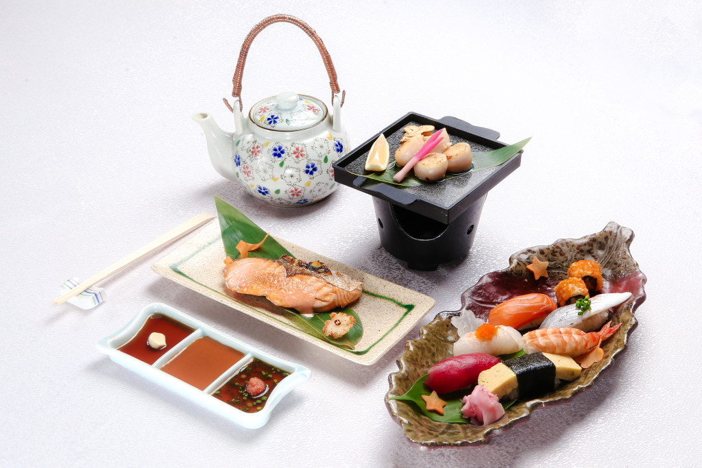 Assorted Sushi Grilled-Salmon and-Hotate-Teppan-at-Yurakuen