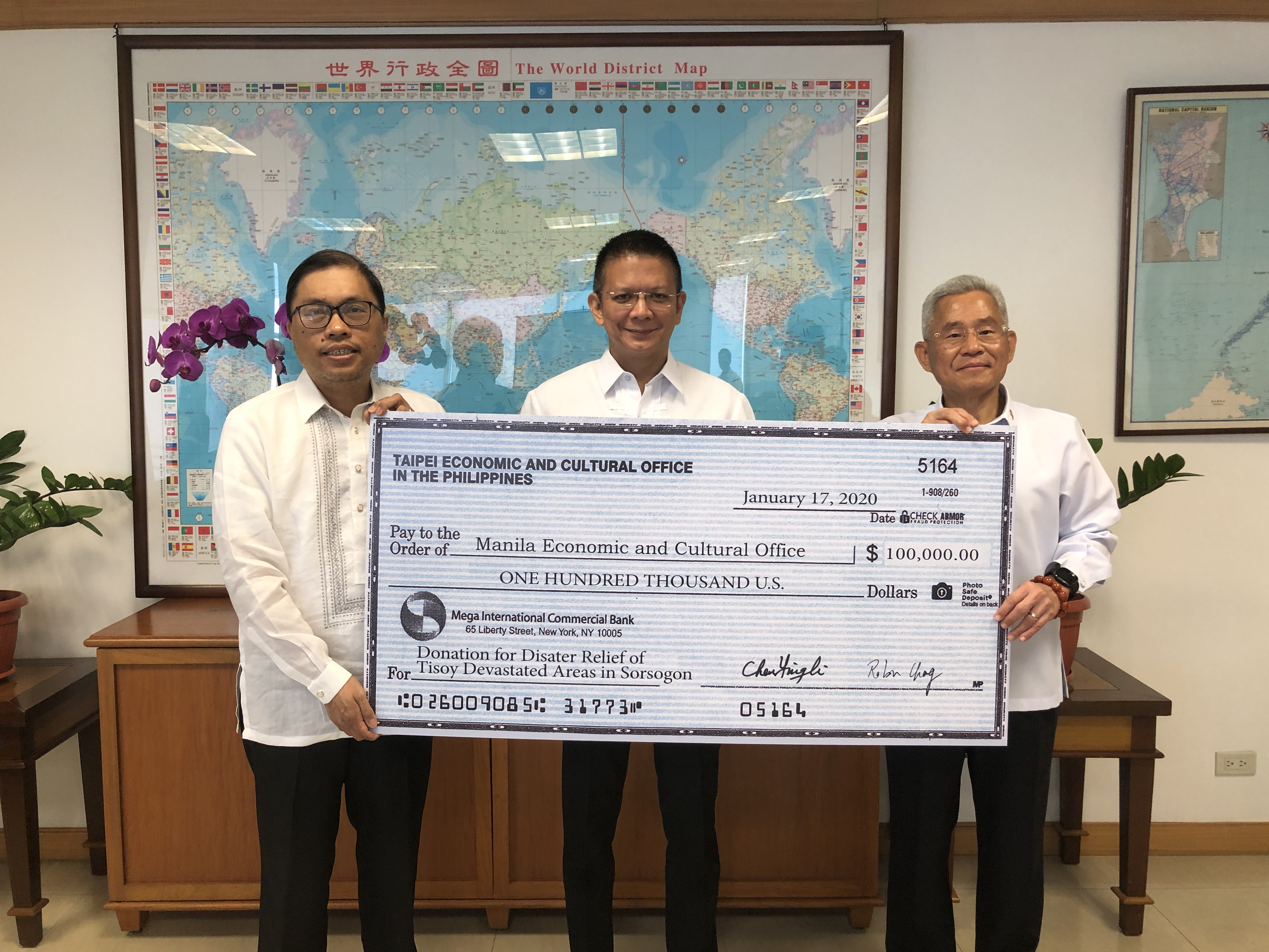 Manila Economic and Cultural Office (MECO) vice chairman Gilberto Lauengco and Sorsogon gov. Francis "Chiz" Escudero receive a $100,000 check for the victims of Typhoon Tisoy, from Taipei Economic and Cultural Office (TECO), represented by Michael Peiyung Hsu, at the TECO office in Makati.