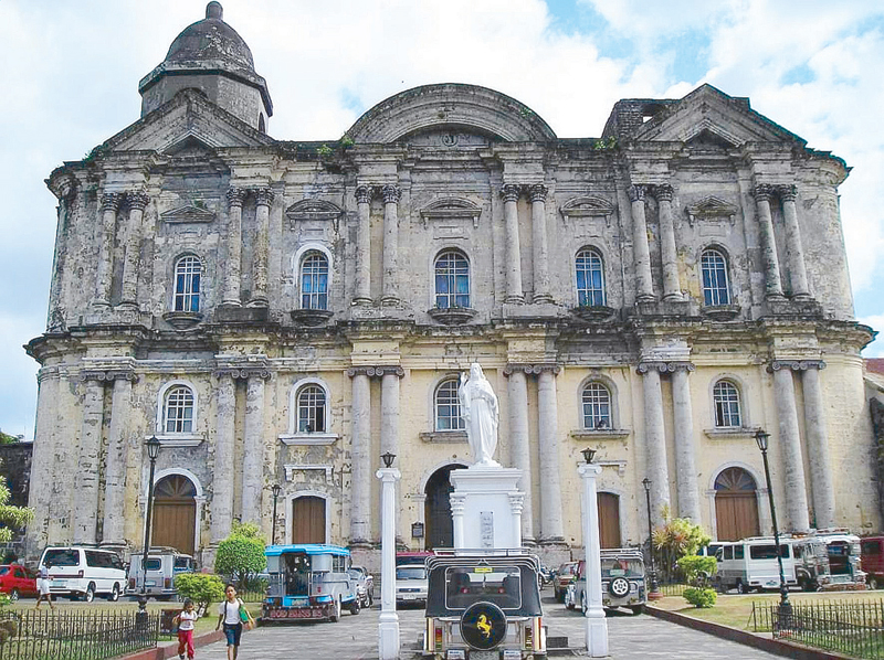 Basilica of San Martin de Tours in Taal, Batangas. /Photo from en.wikipedia.org