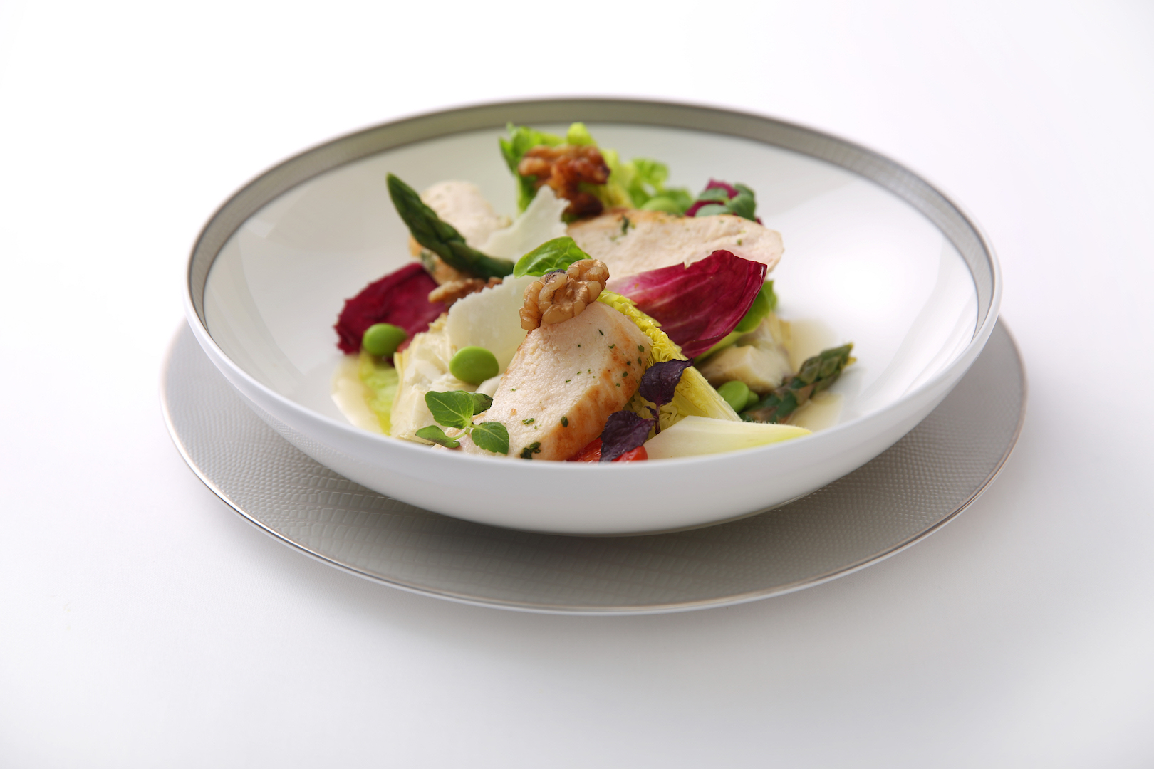 Gourmet Skies: Singapore Airlinesâ€™ Fine Dining Services