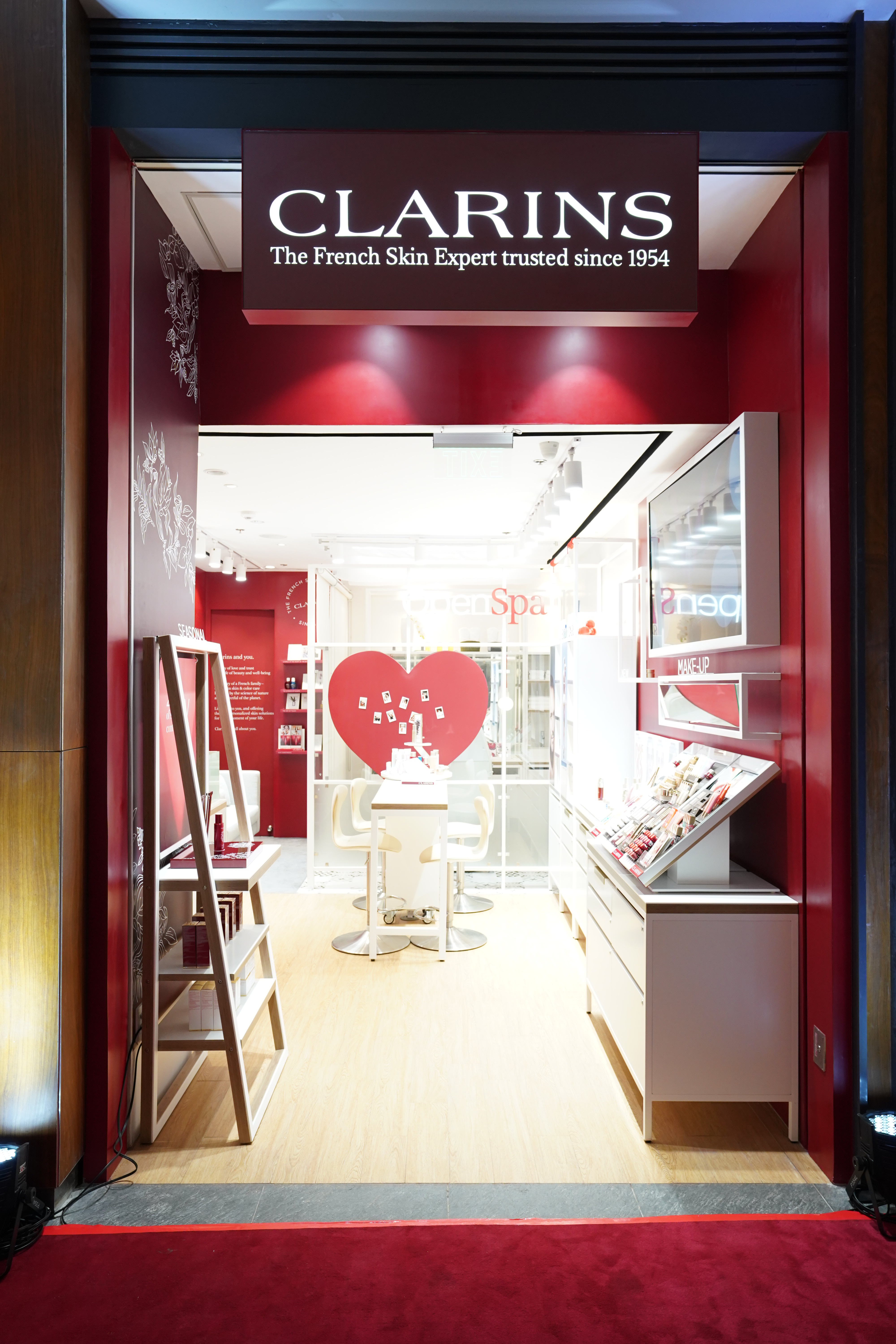 Get a quick but complete skincare treatment at Clarins Open Spa