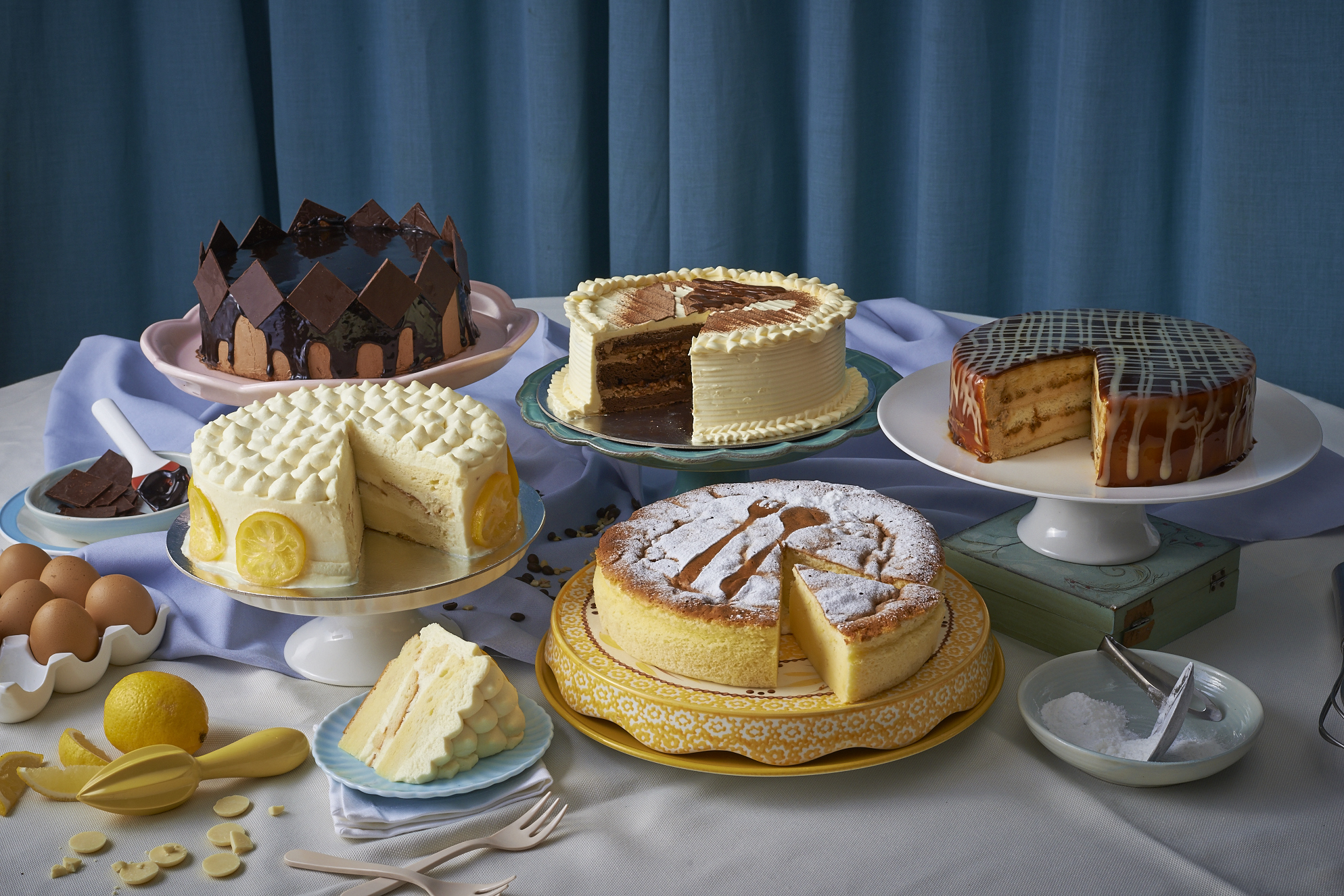 Add cheer to your holiday spread with these eye-catching cakes