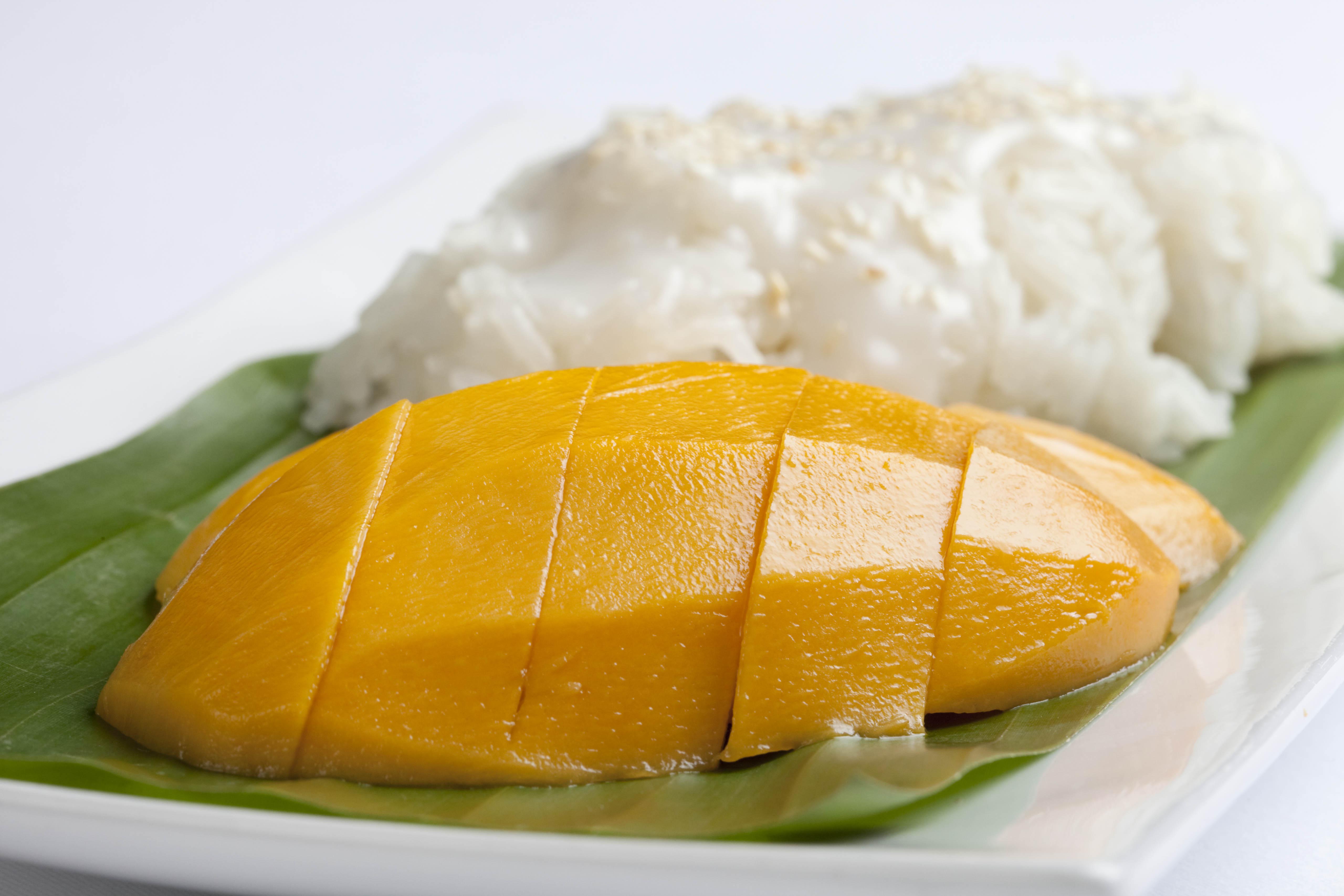 Sticky rice with fresh ripe <b>mango</b>.