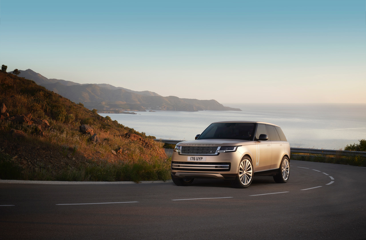 Newest Range Rover oozes with awesome modernity & unrivaled refinement