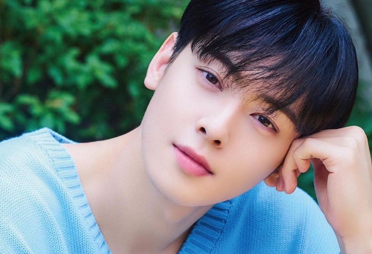 Leading telco offers fans the chance to meet and greet Cha EunWoo