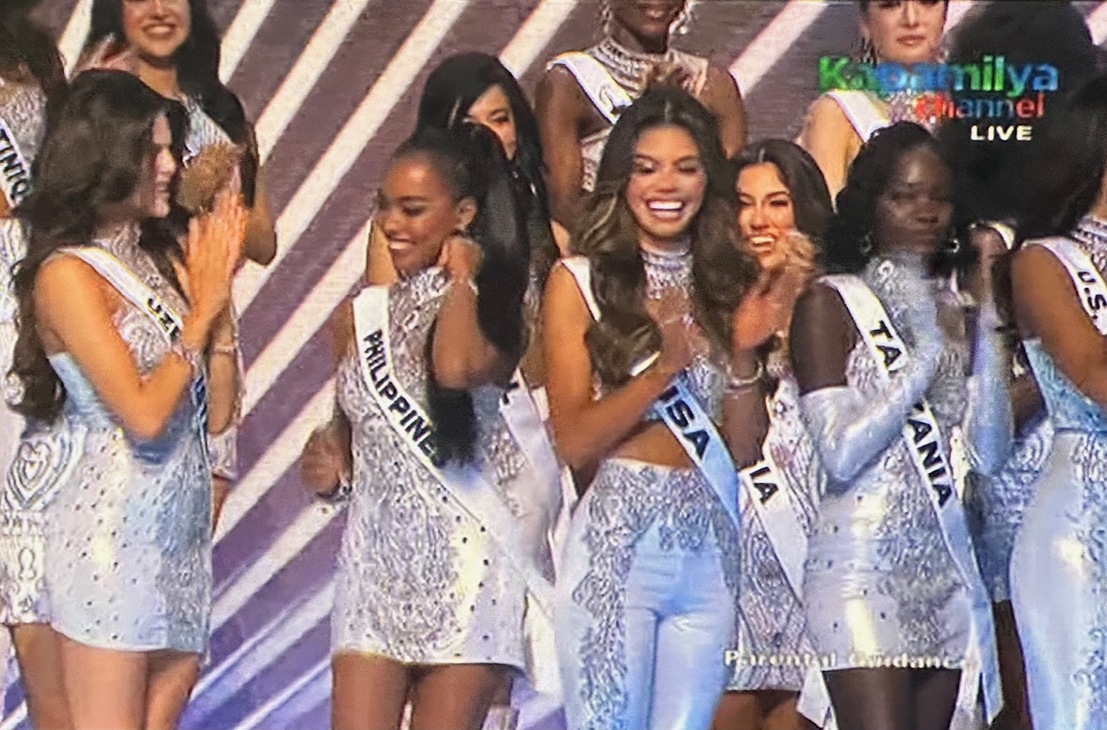 Chelsea Manalo breaks into the top 30 at Miss Universe