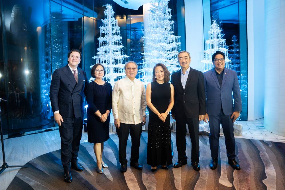 Conrad Manila dazzles with sparkling tree-lighting ceremony